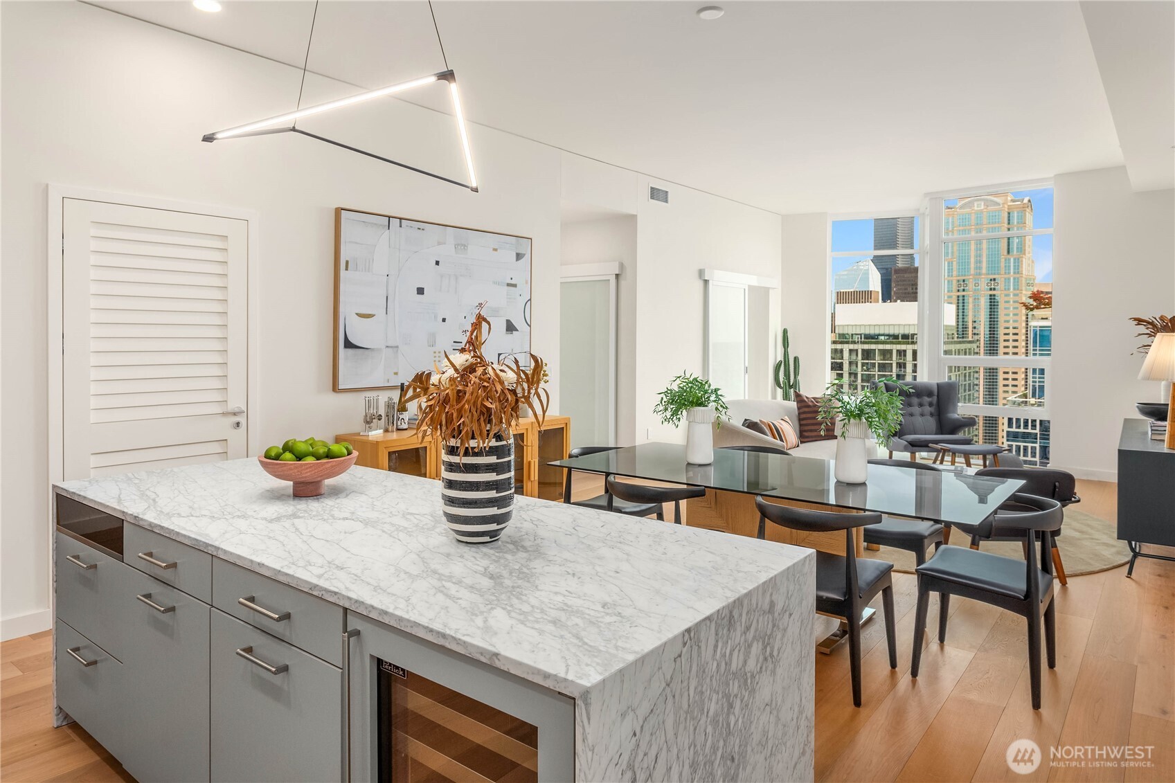 121 Stewart Street Unit: 3703