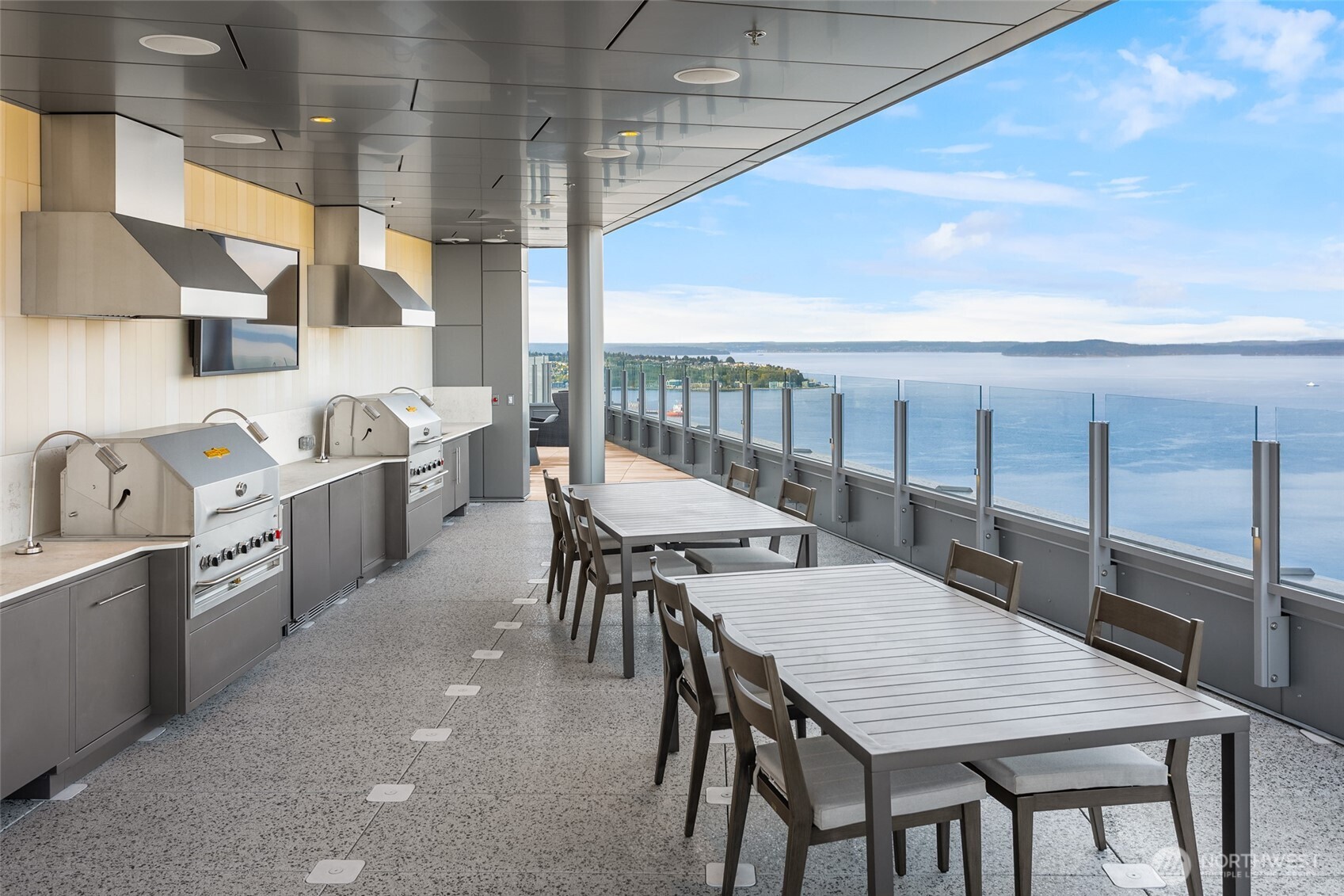 121 Stewart Street Unit: 3703