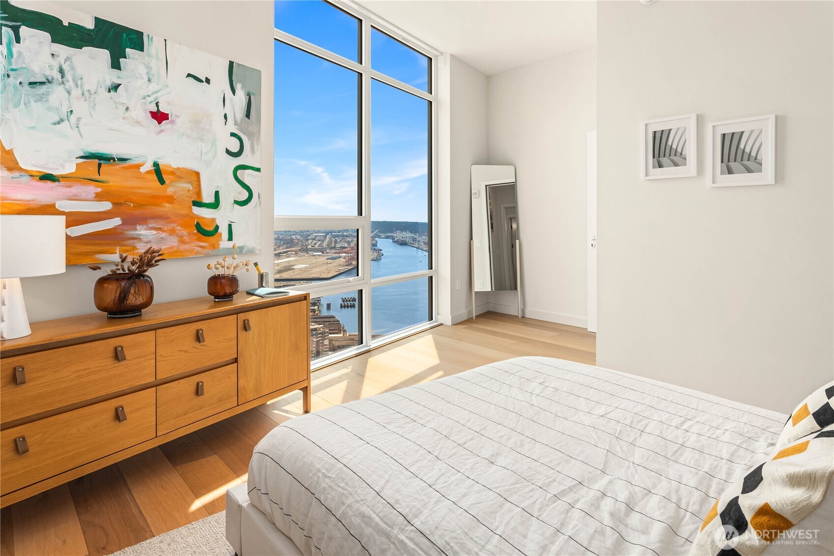 121 Stewart Street Unit: 3703