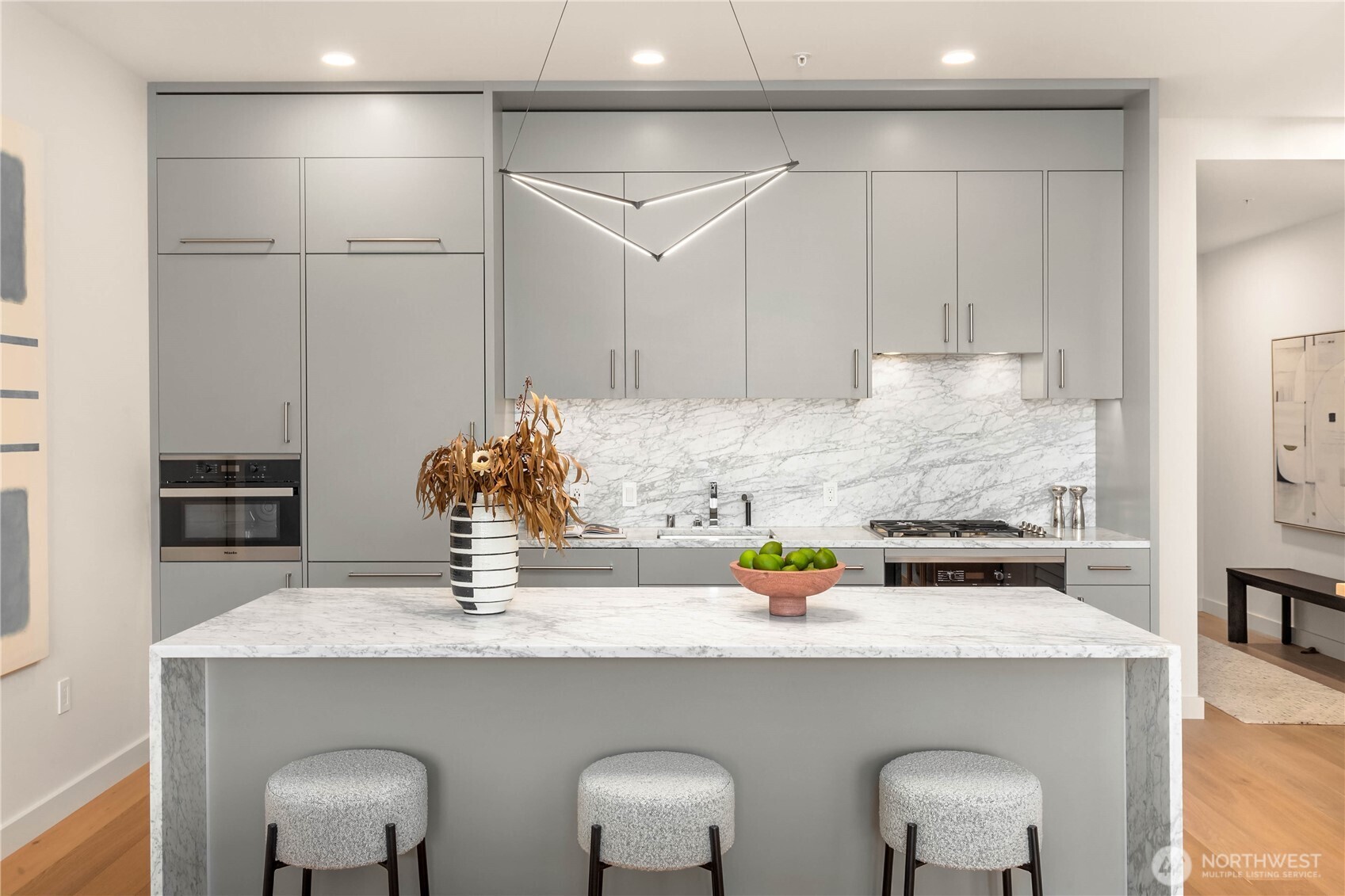 121 Stewart Street Unit: 3703