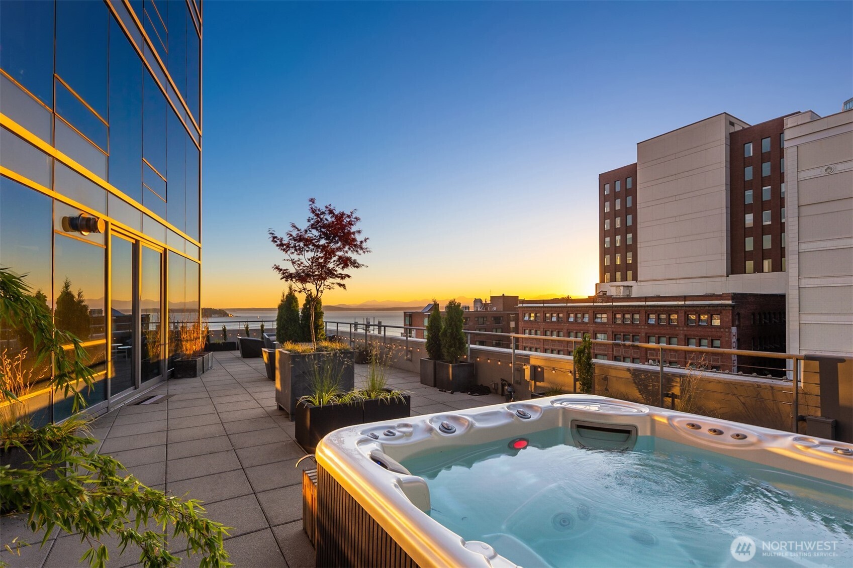 1521 2nd Avenue Unit: 700