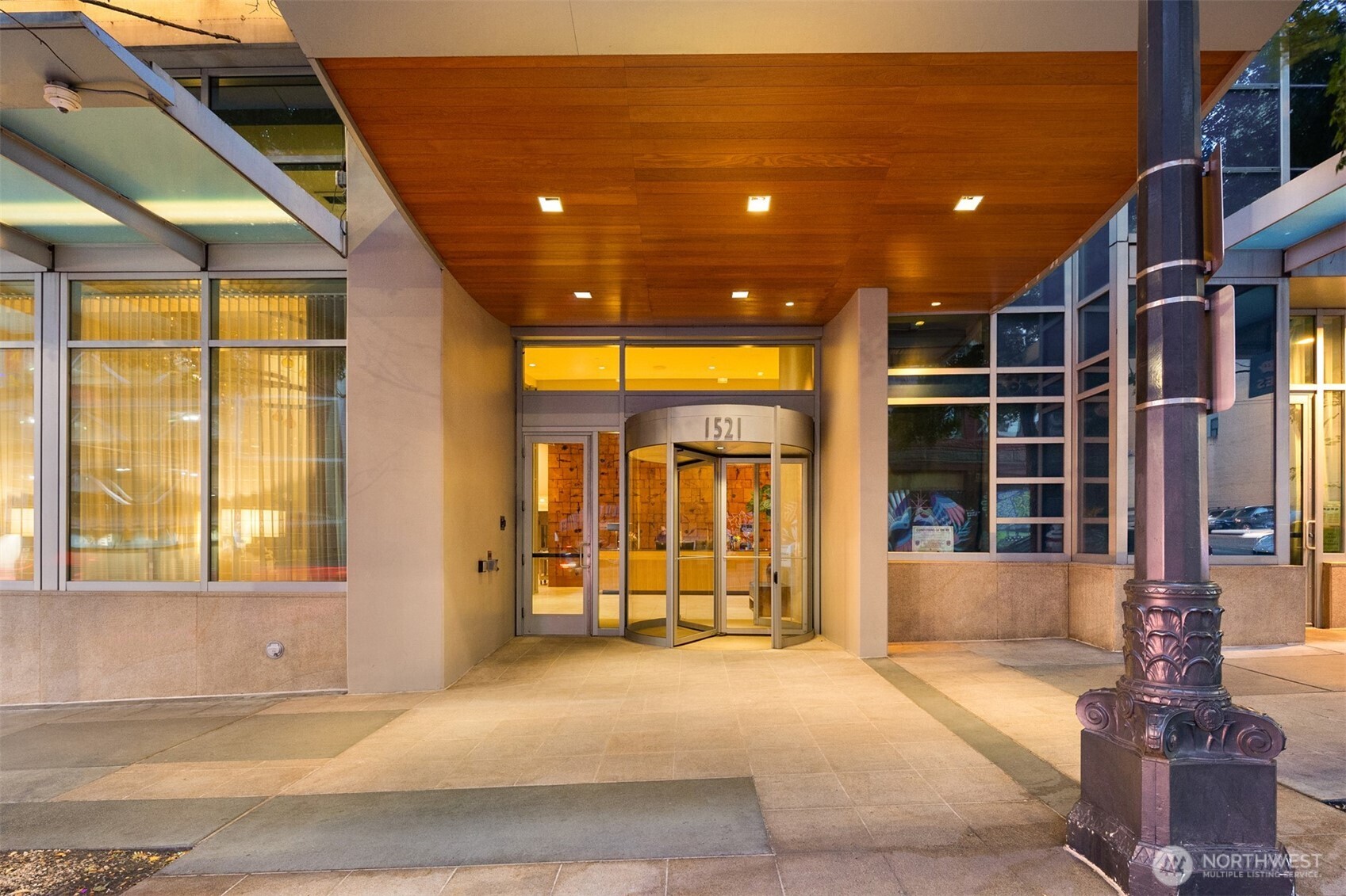 1521 2nd Avenue Unit: 700