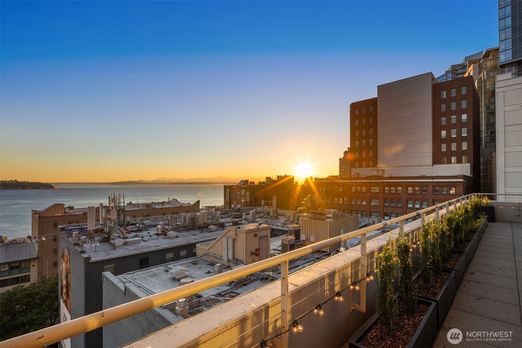 1521 2nd Avenue Unit: 700