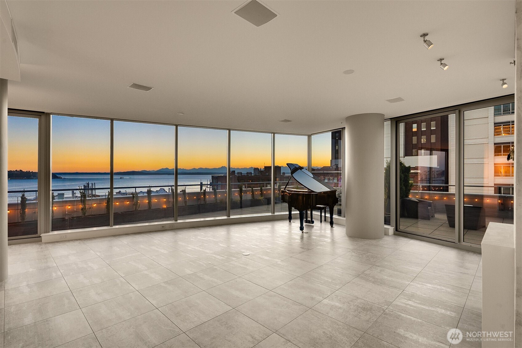 1521 2nd Avenue Unit: 700