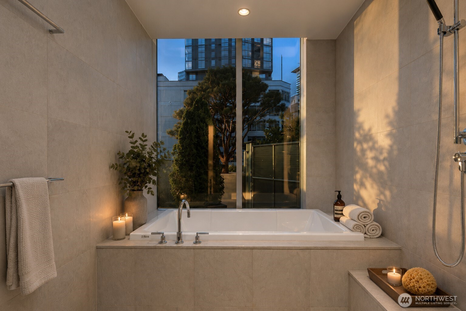 1521 2nd Avenue Unit: 700