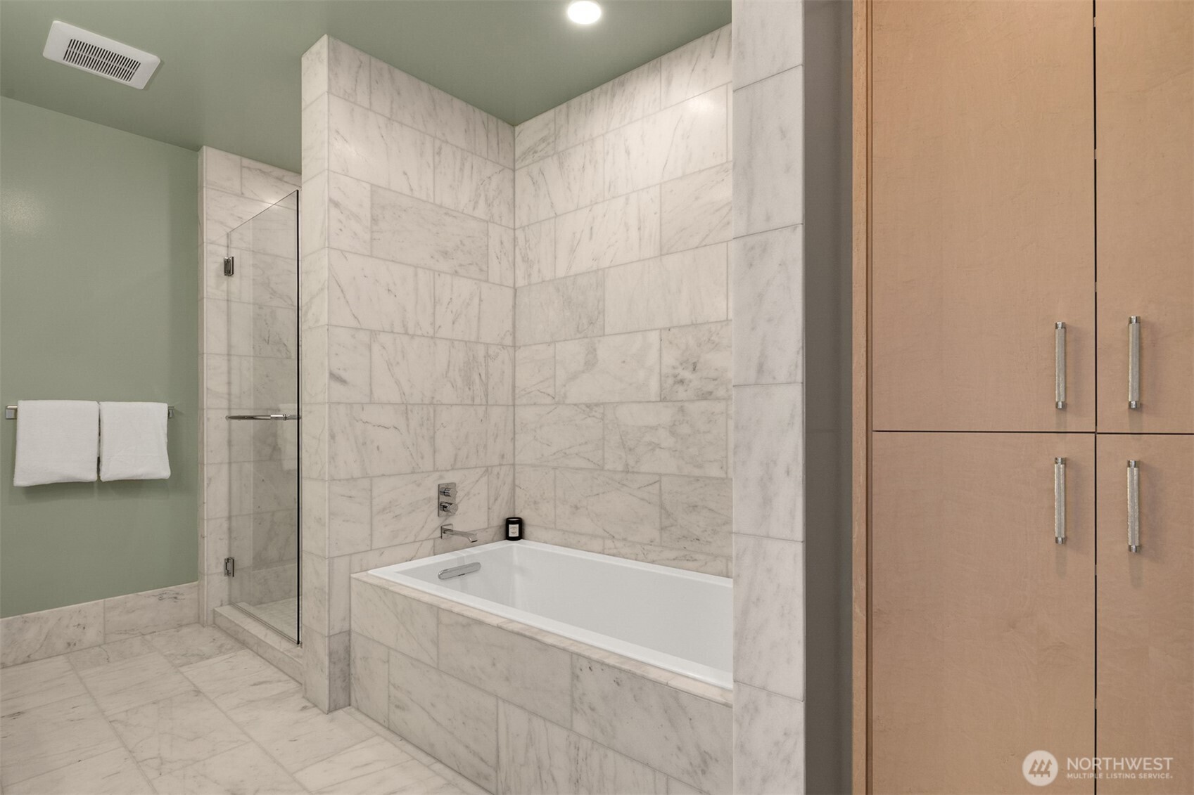 121 Stewart Street Unit: 3704