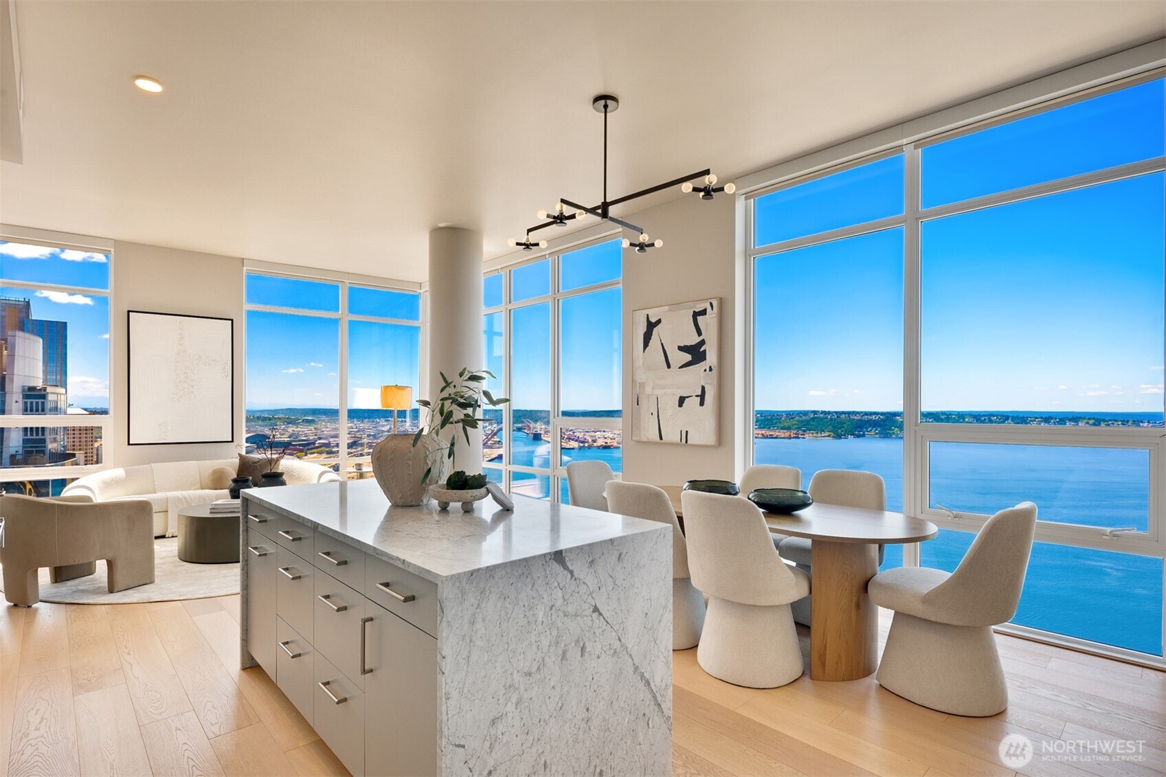 121 Stewart Street Unit: 3704
