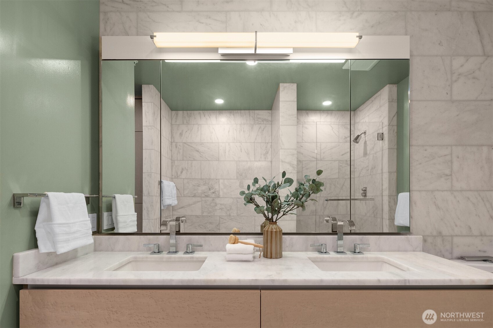 121 Stewart Street Unit: 3704