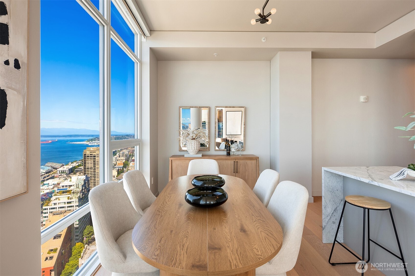 121 Stewart Street Unit: 3704