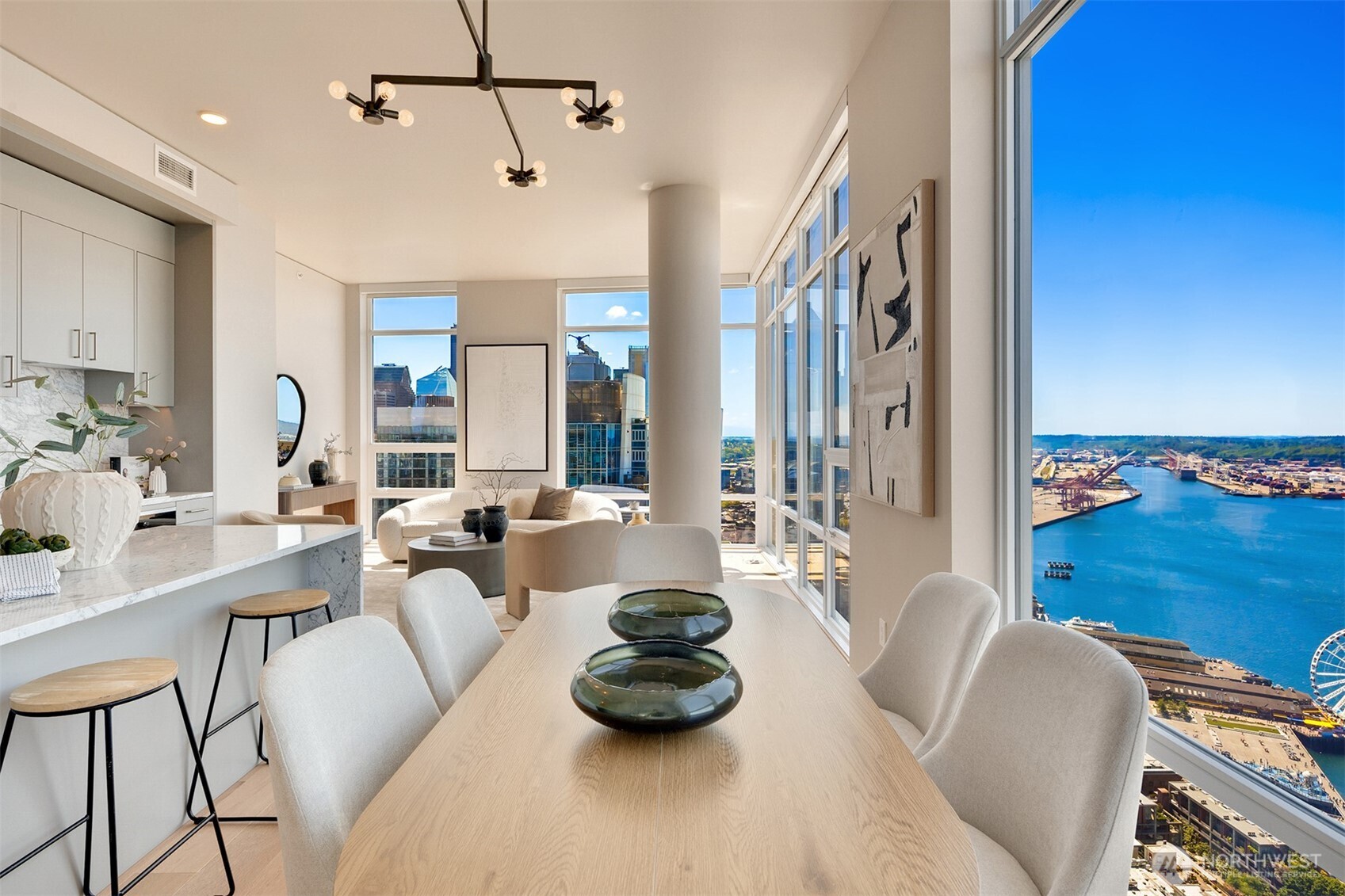 121 Stewart Street Unit: 3704