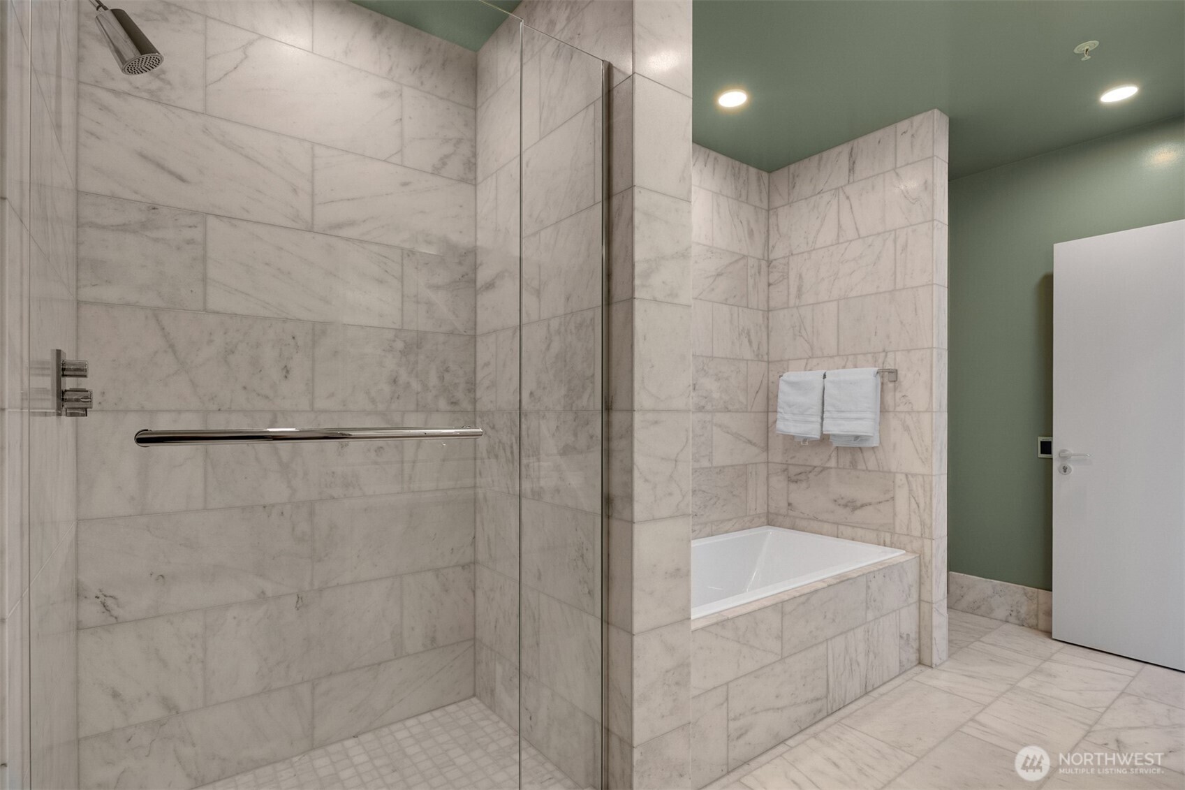 121 Stewart Street Unit: 3704