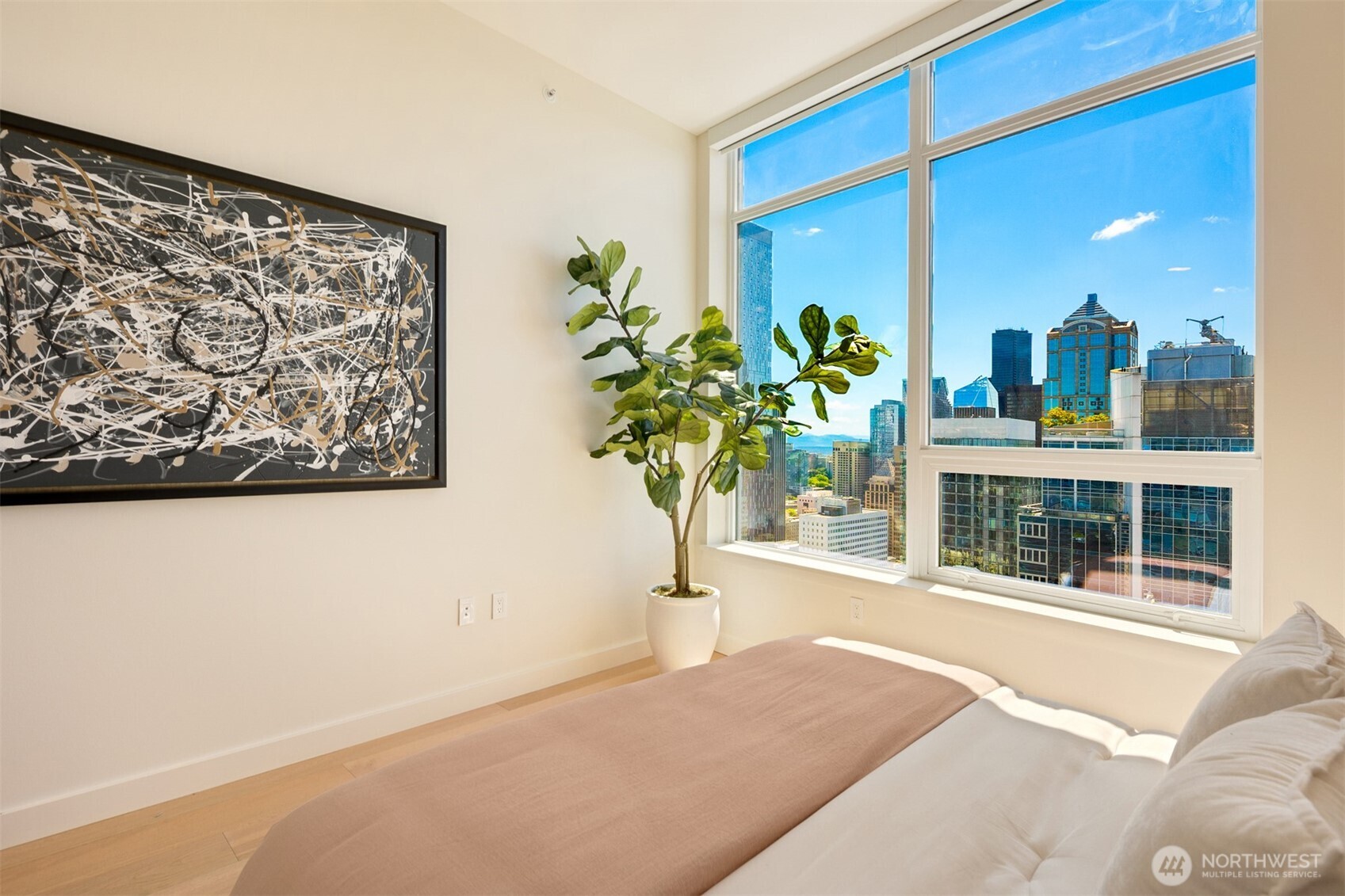 121 Stewart Street Unit: 3704