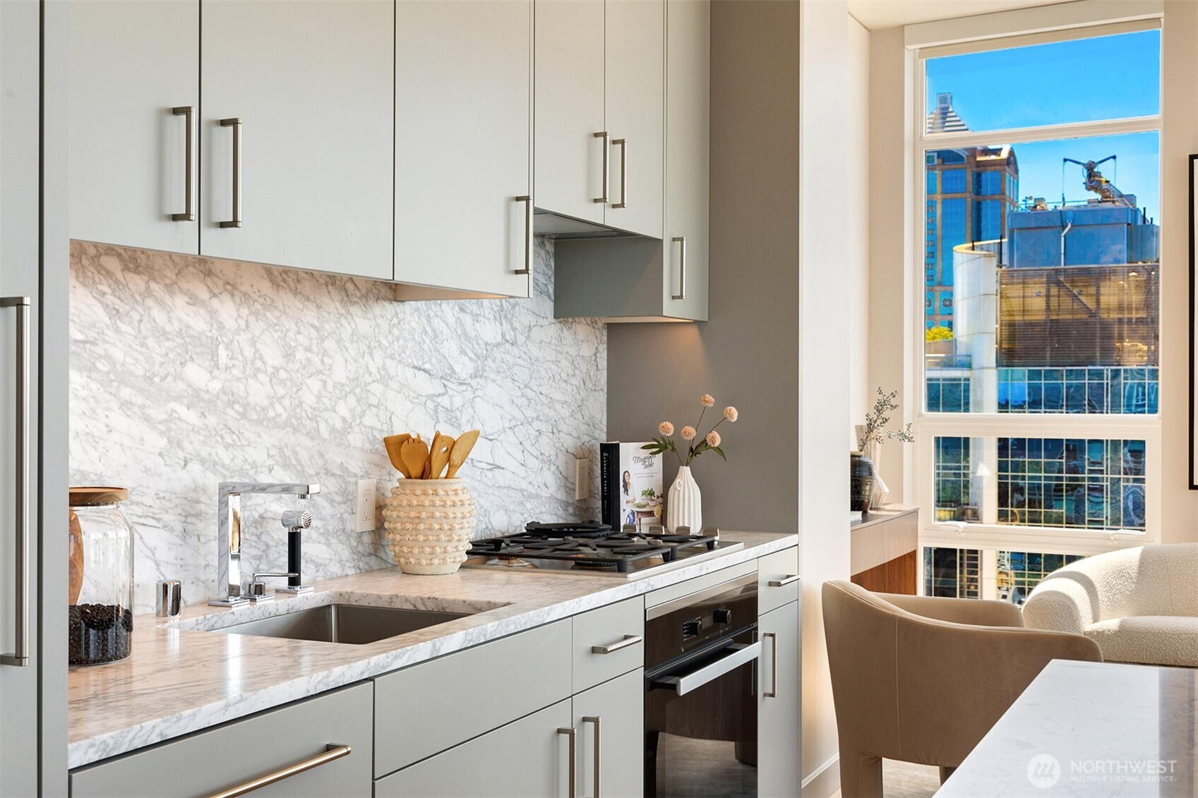 121 Stewart Street Unit: 3704