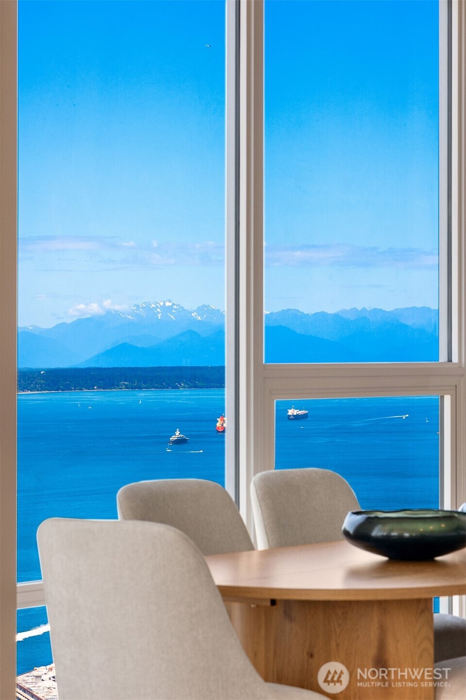 121 Stewart Street Unit: 3704