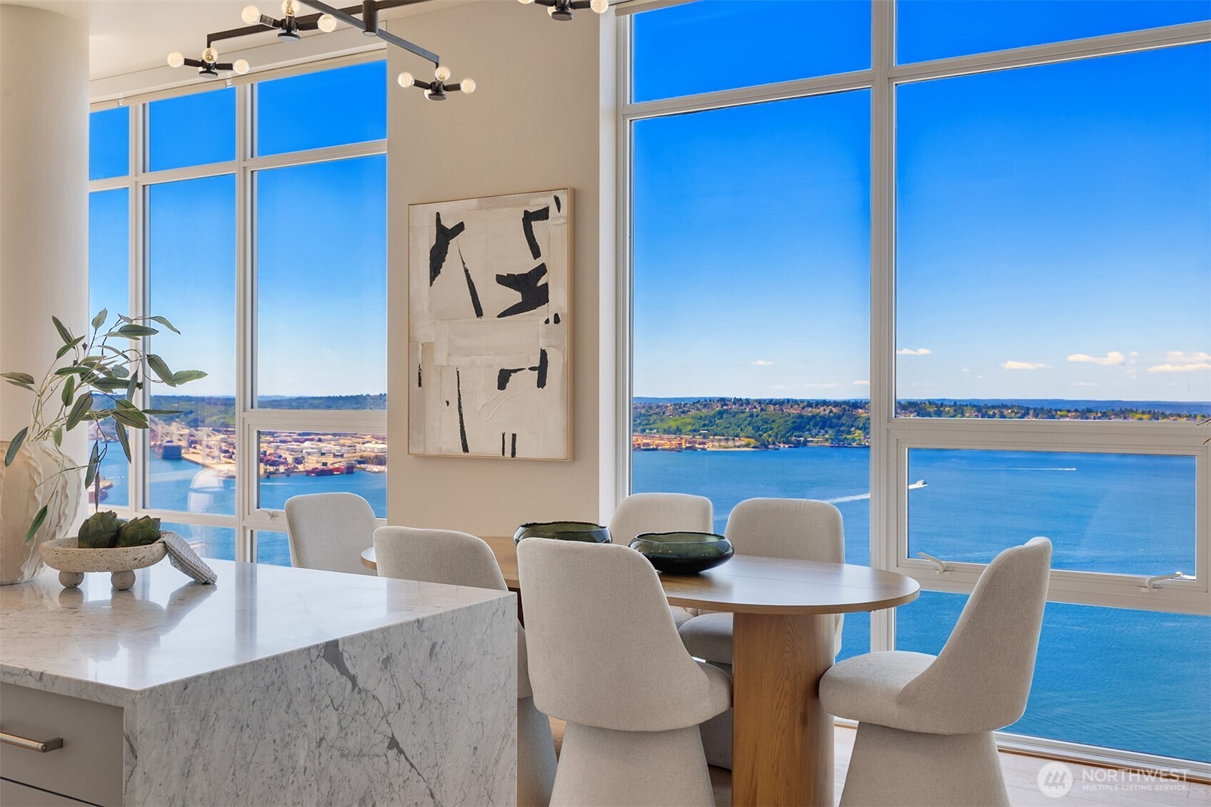 121 Stewart Street Unit: 3704