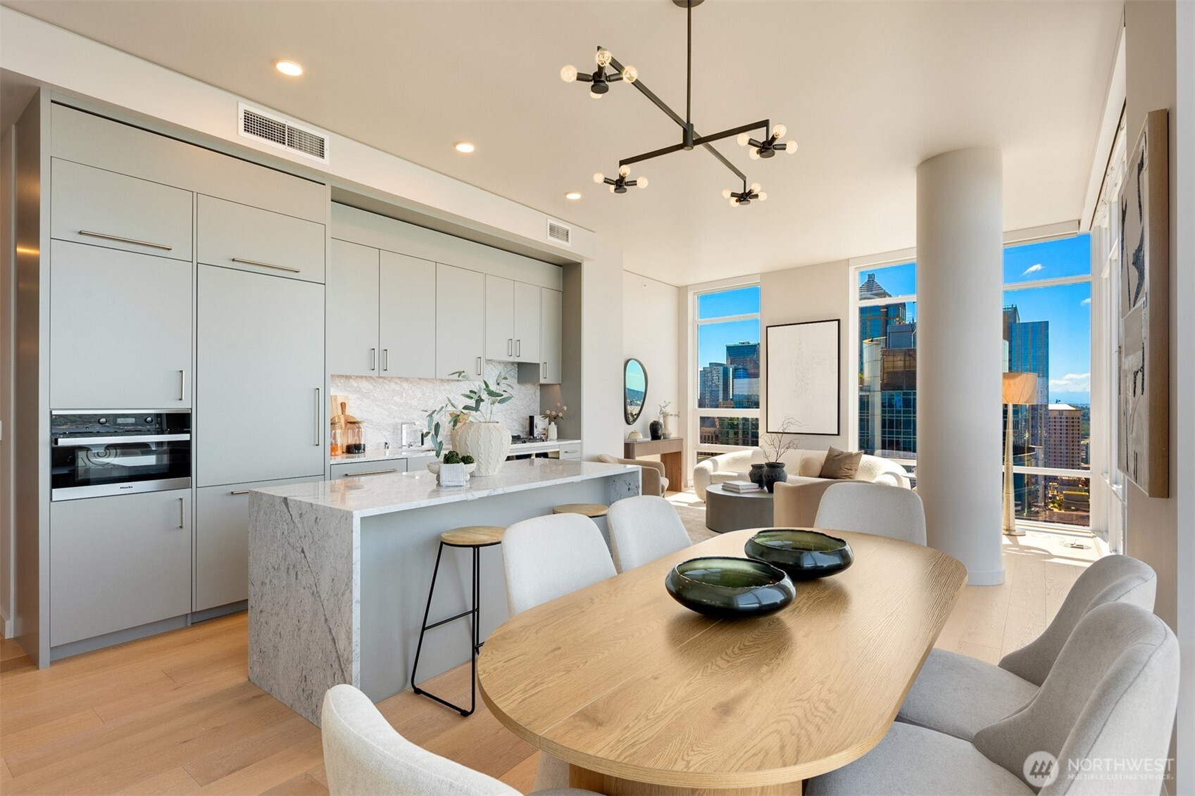 121 Stewart Street Unit: 3704
