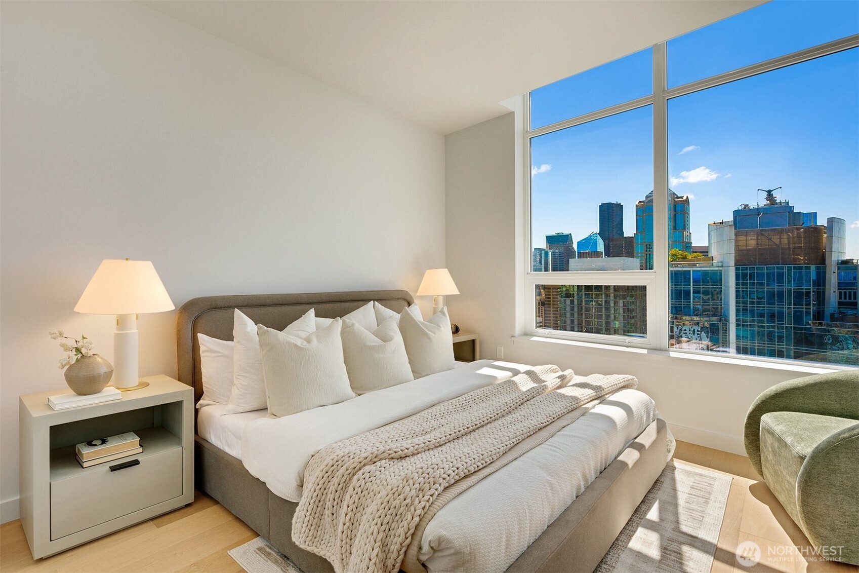 121 Stewart Street Unit: 3704