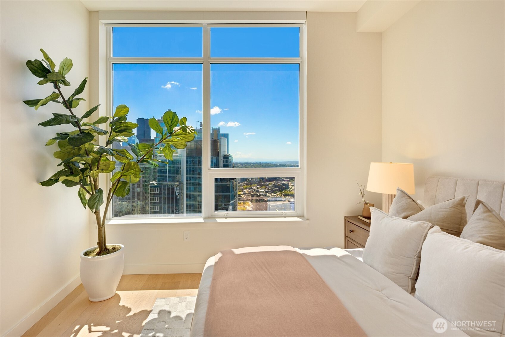 121 Stewart Street Unit: 3704