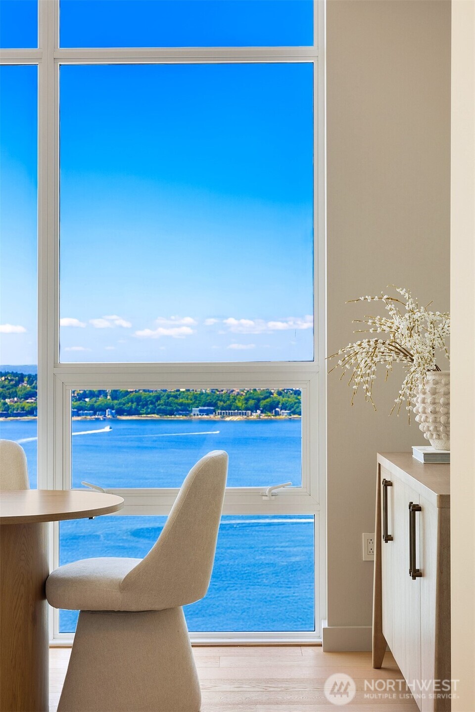 121 Stewart Street Unit: 3704