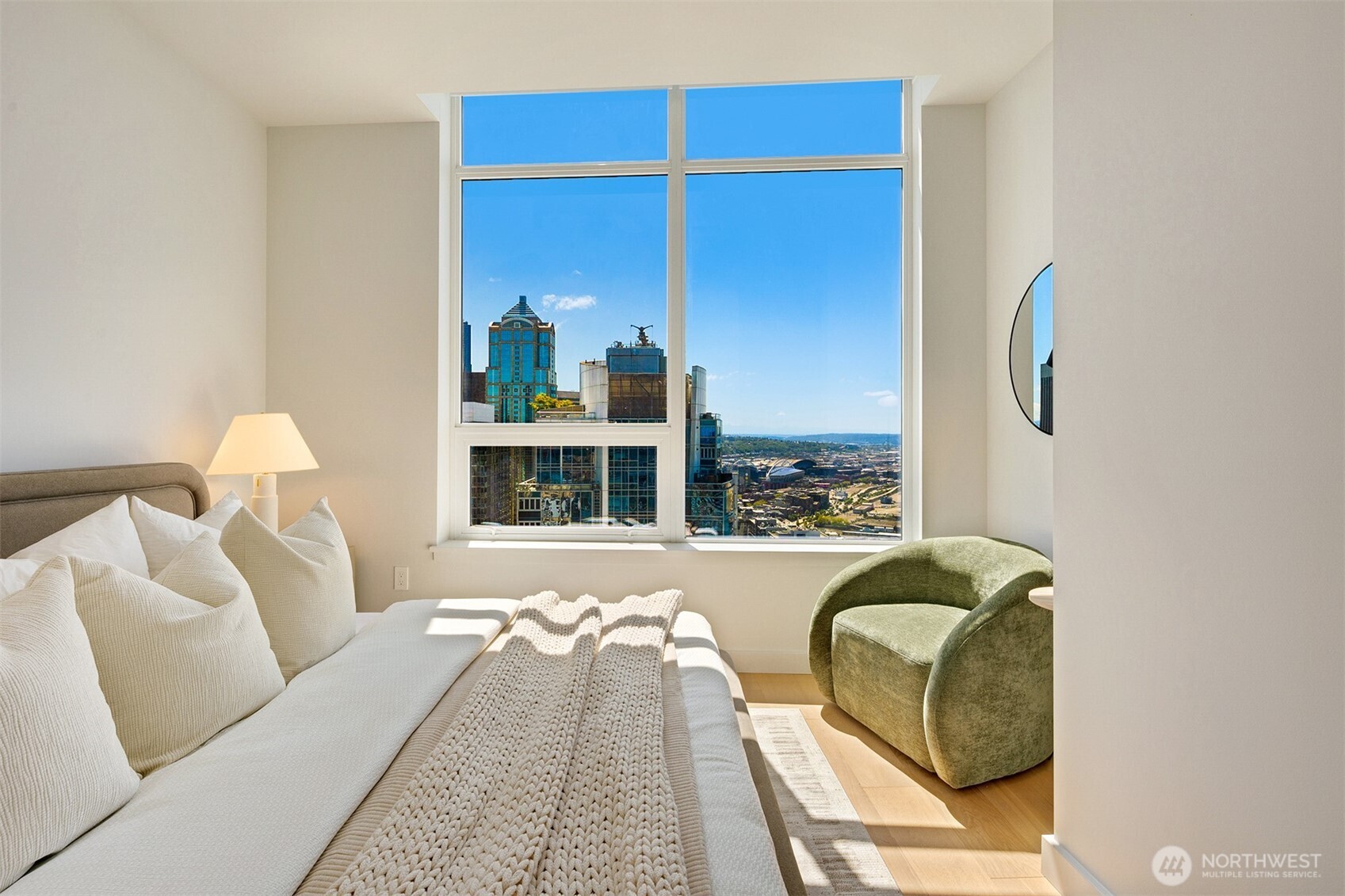 121 Stewart Street Unit: 3704