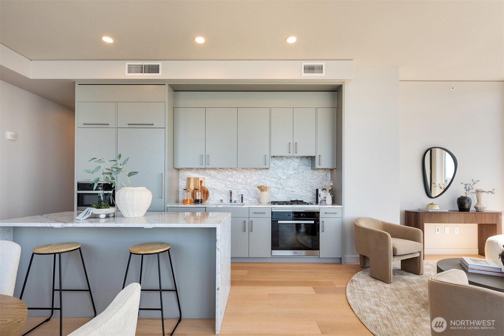 121 Stewart Street Unit: 3704