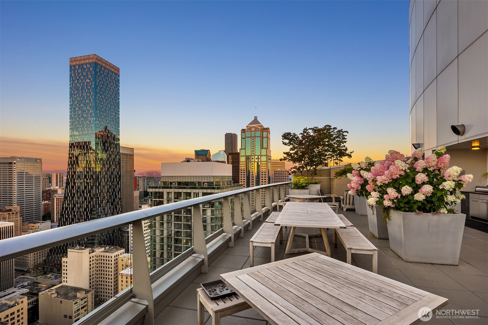 1521 2nd Avenue Unit: 700