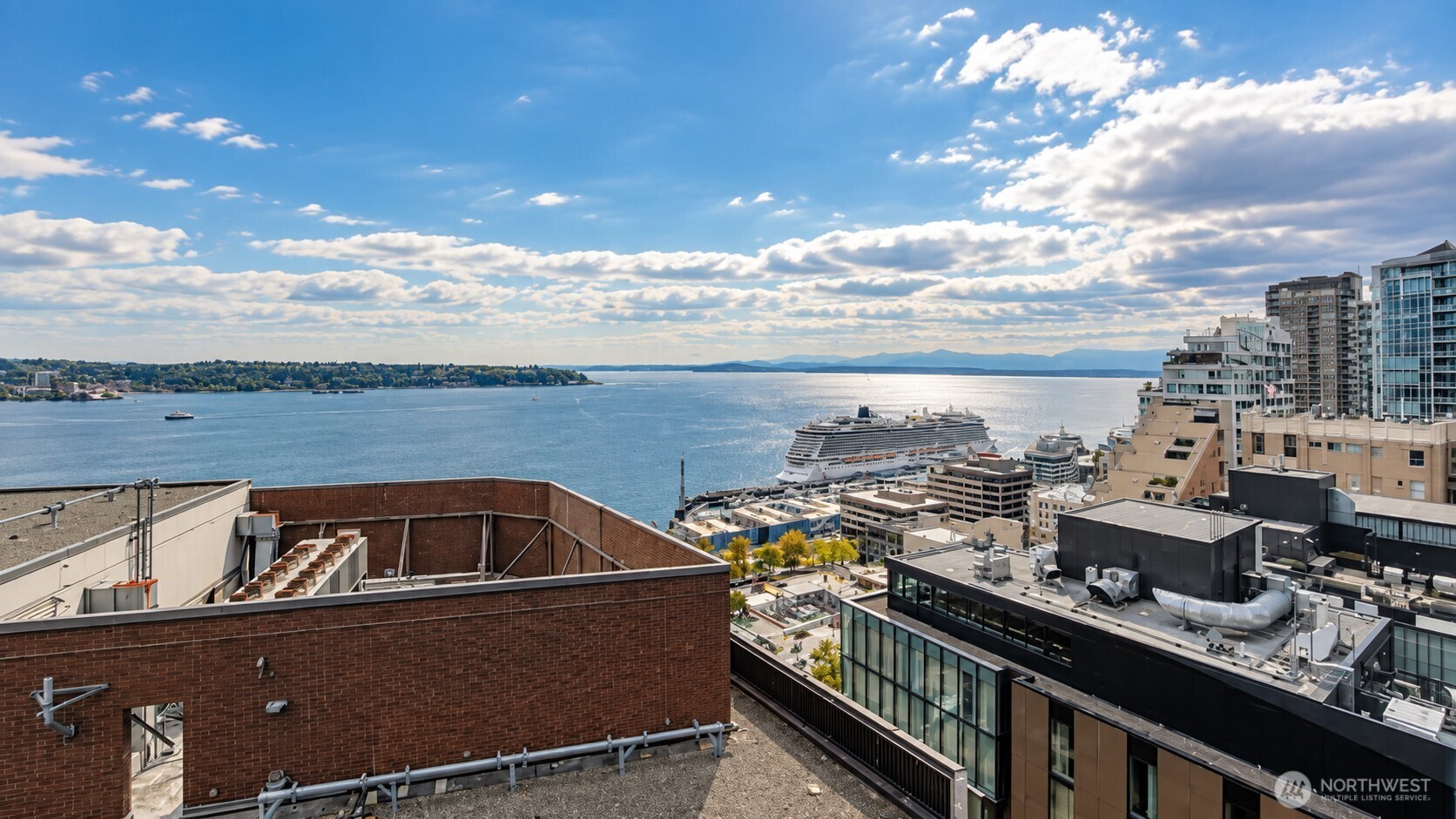 121 Stewart Street Unit: 1706