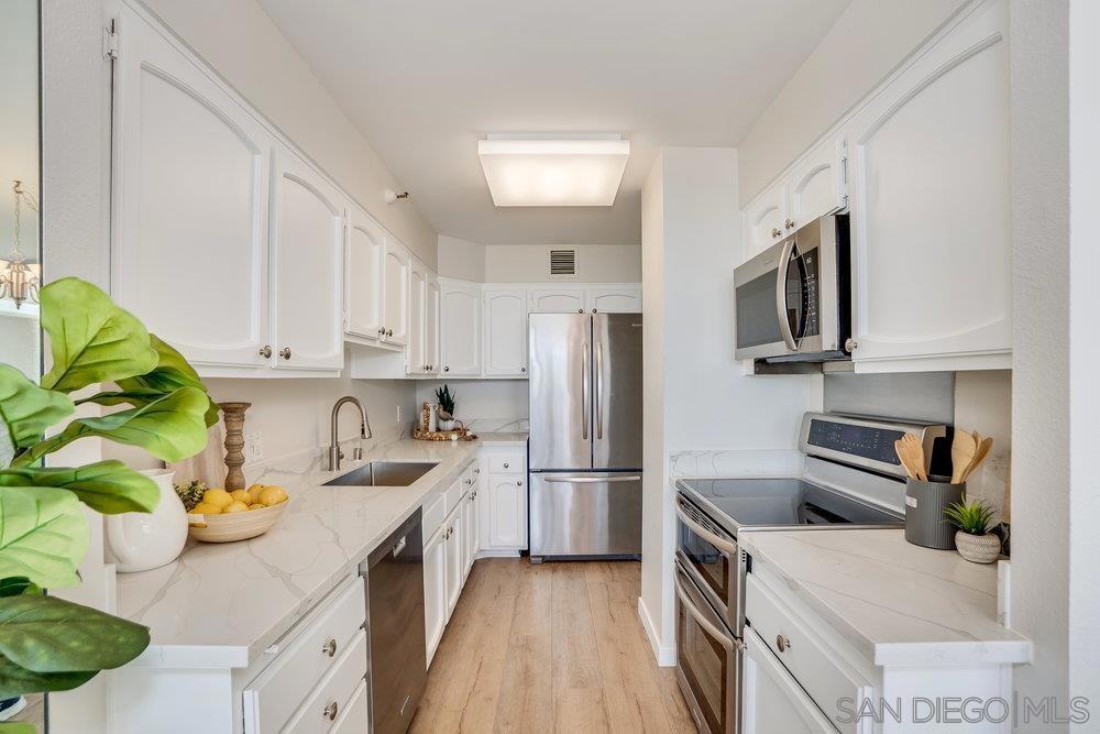 1820 Avenida Del Mundo 306