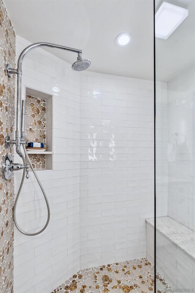 1810 Avenida Del Mundo 1101