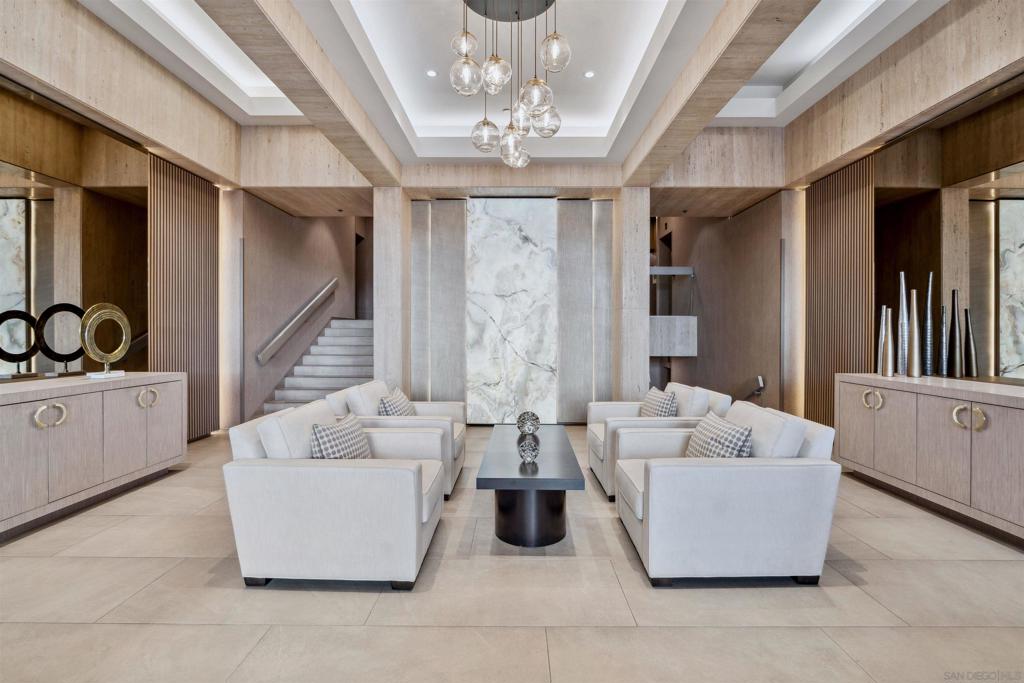 1810 Avenida Del Mundo 1101