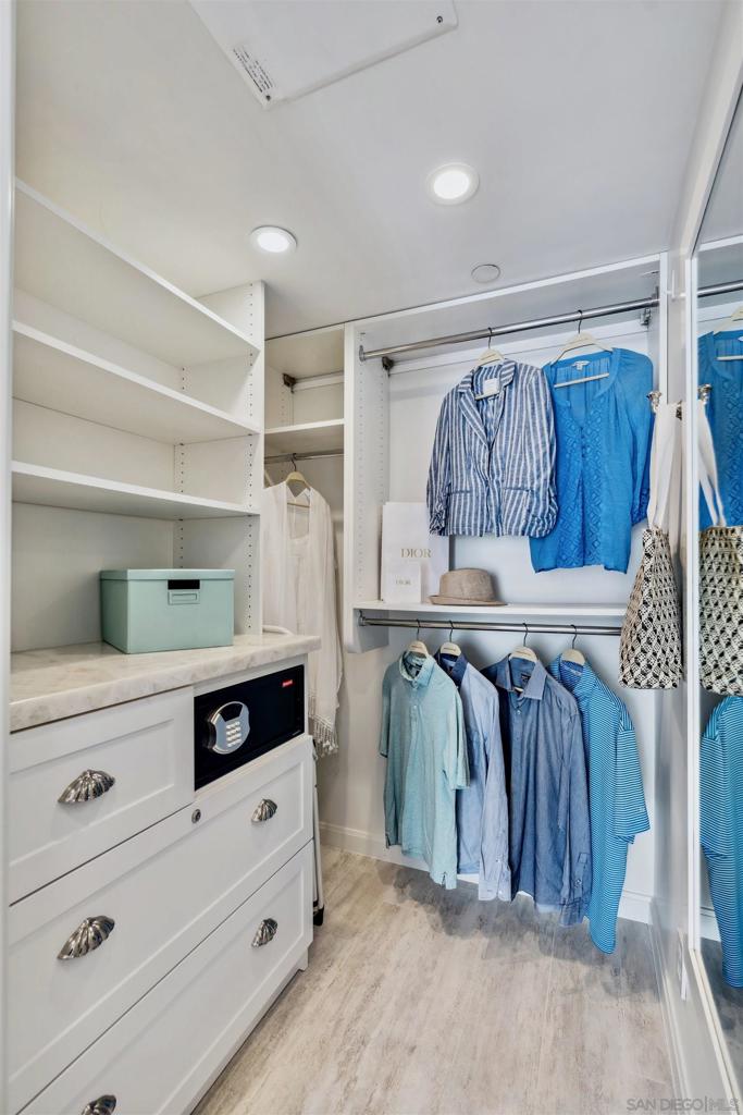 1810 Avenida Del Mundo 1101