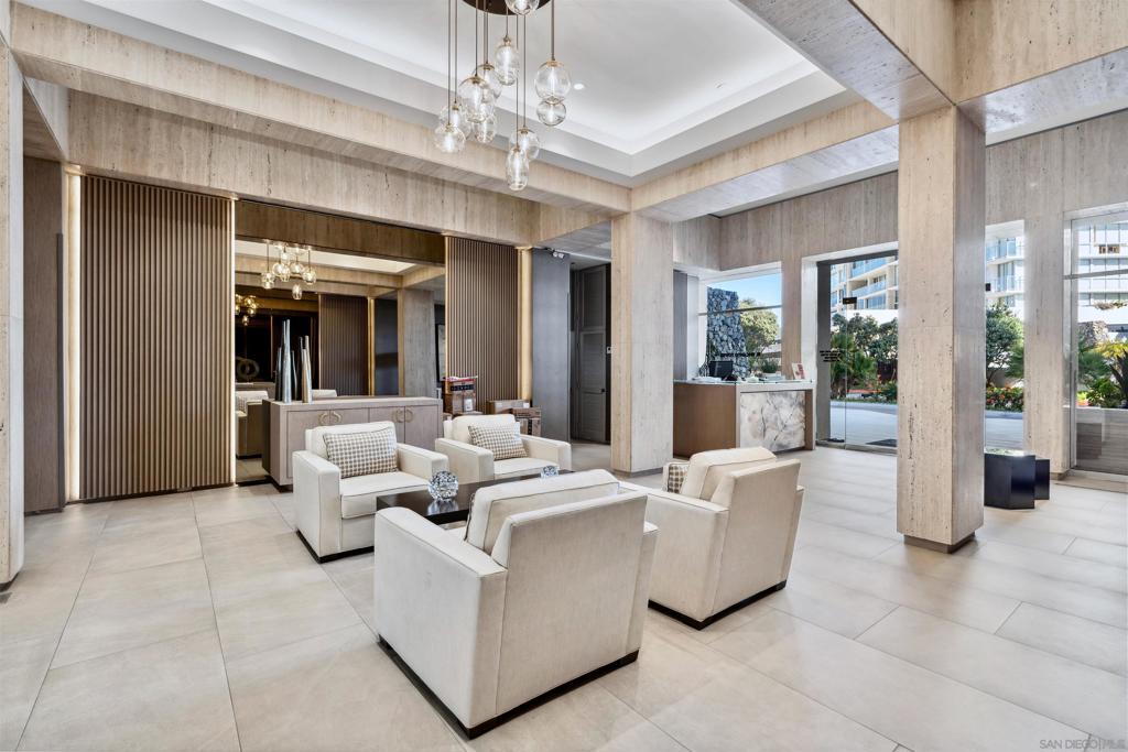 1810 Avenida Del Mundo 1101