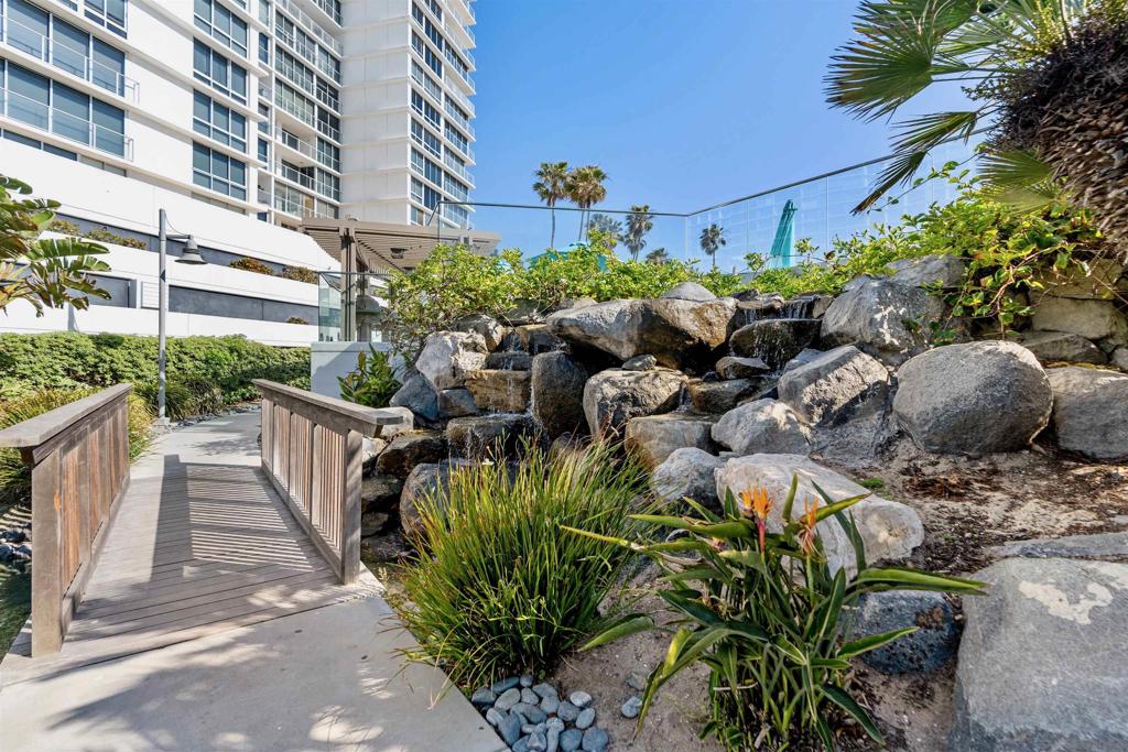 1810 Avenida Del Mundo 1101