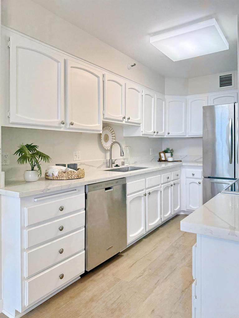 1820 Avenida del Mundo 306