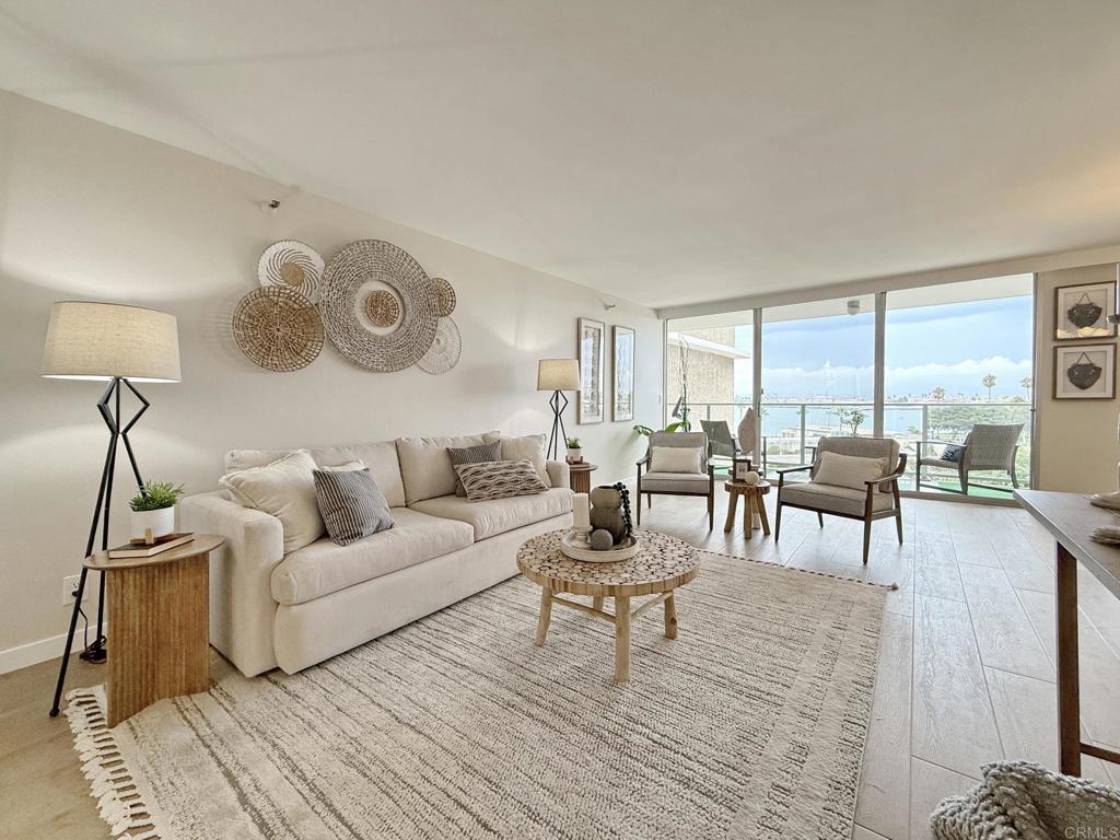 1820 Avenida del Mundo 306