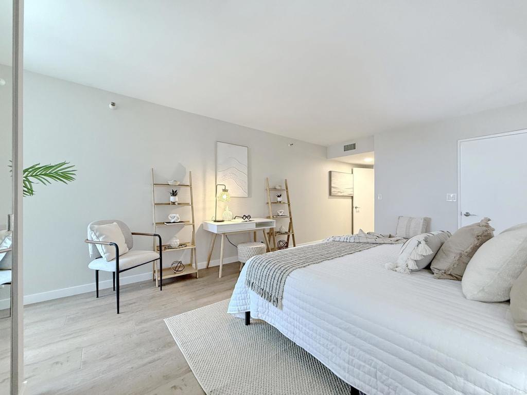 1820 Avenida del Mundo 306