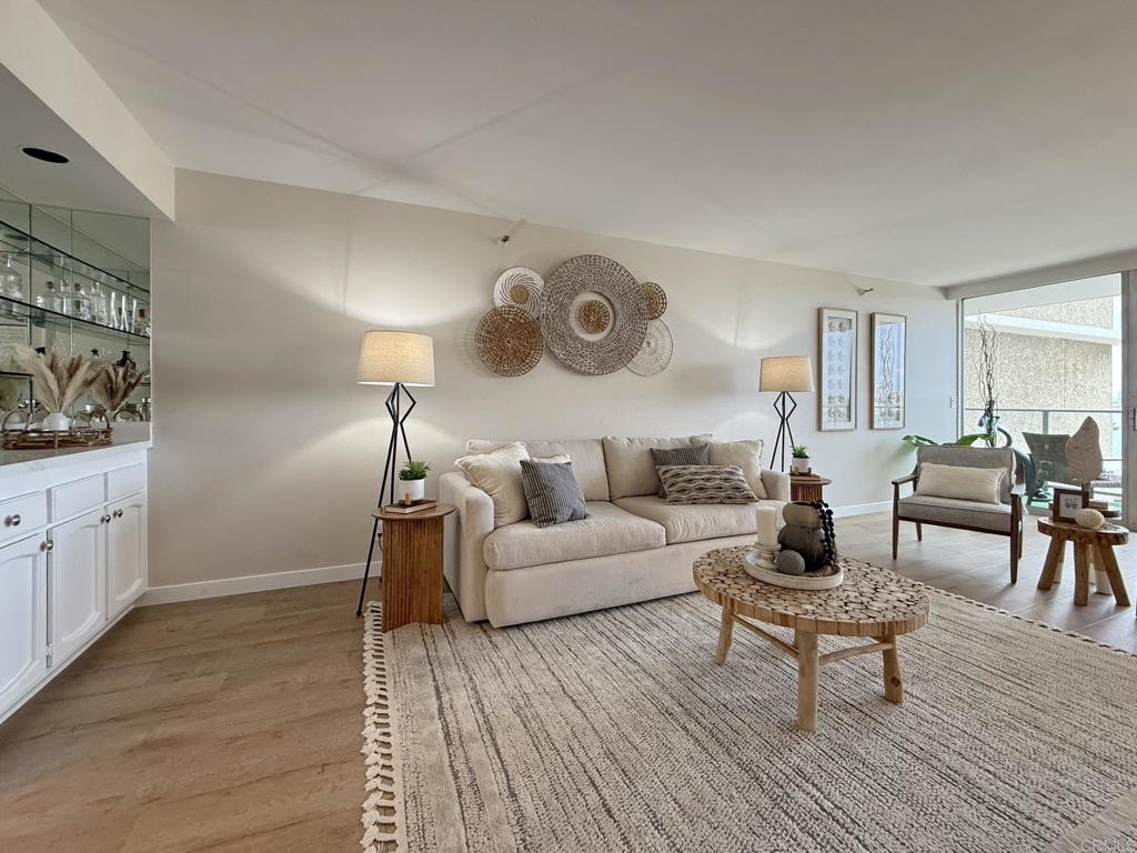 1820 Avenida del Mundo 306