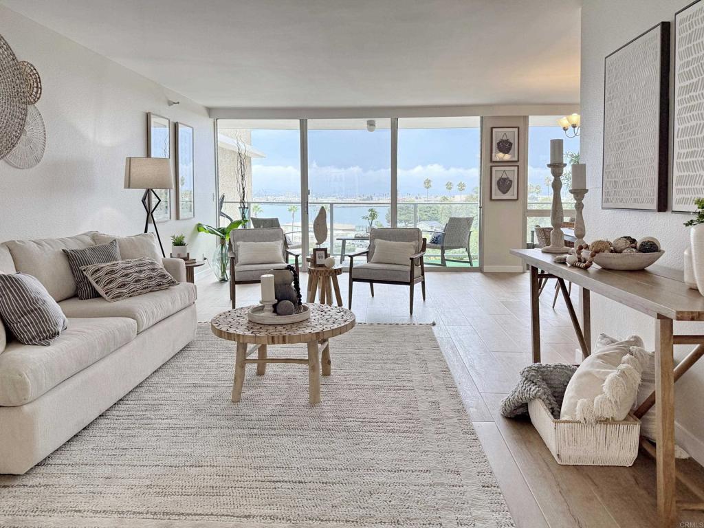 1820 Avenida del Mundo 306