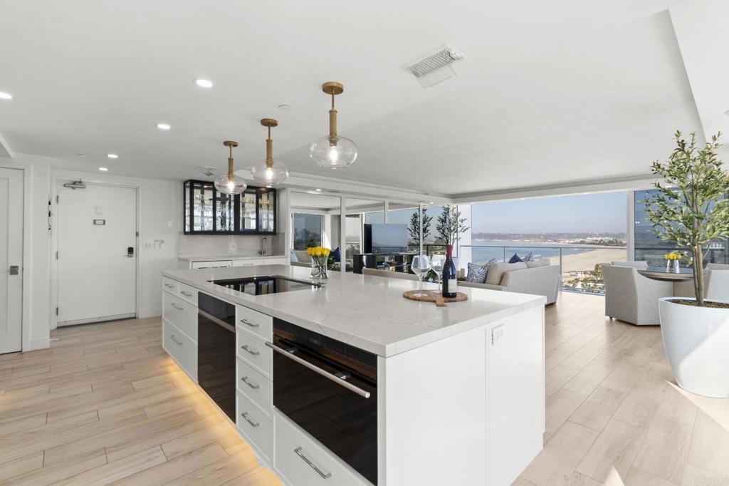 1710 Avenida del Mundo 1408