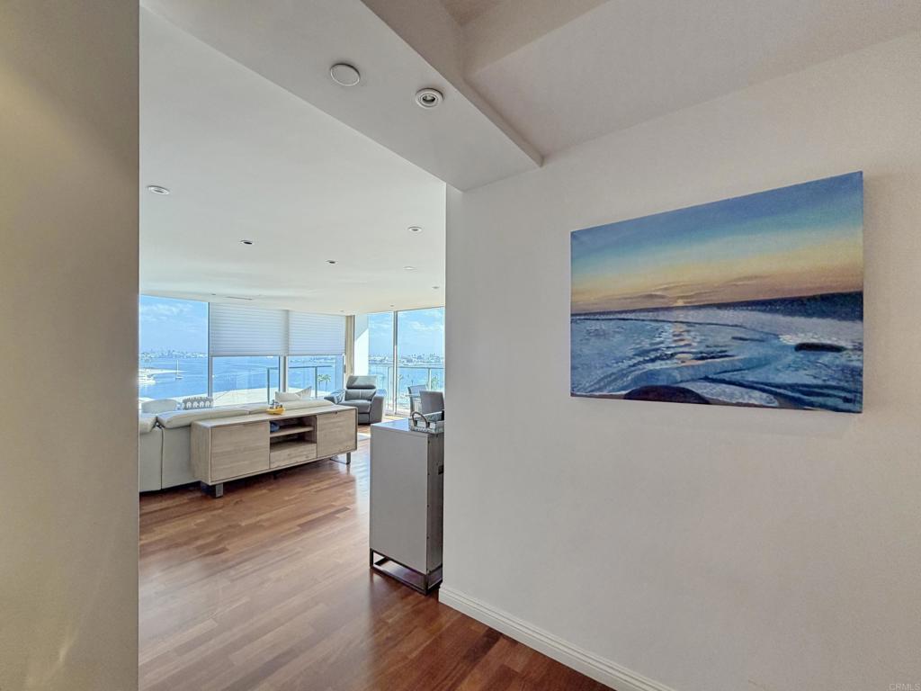 1810 Avenida del Mundo 503