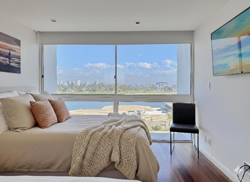 1810 Avenida del Mundo 503