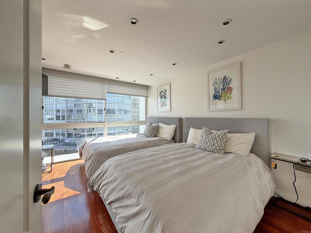 1810 Avenida del Mundo 503