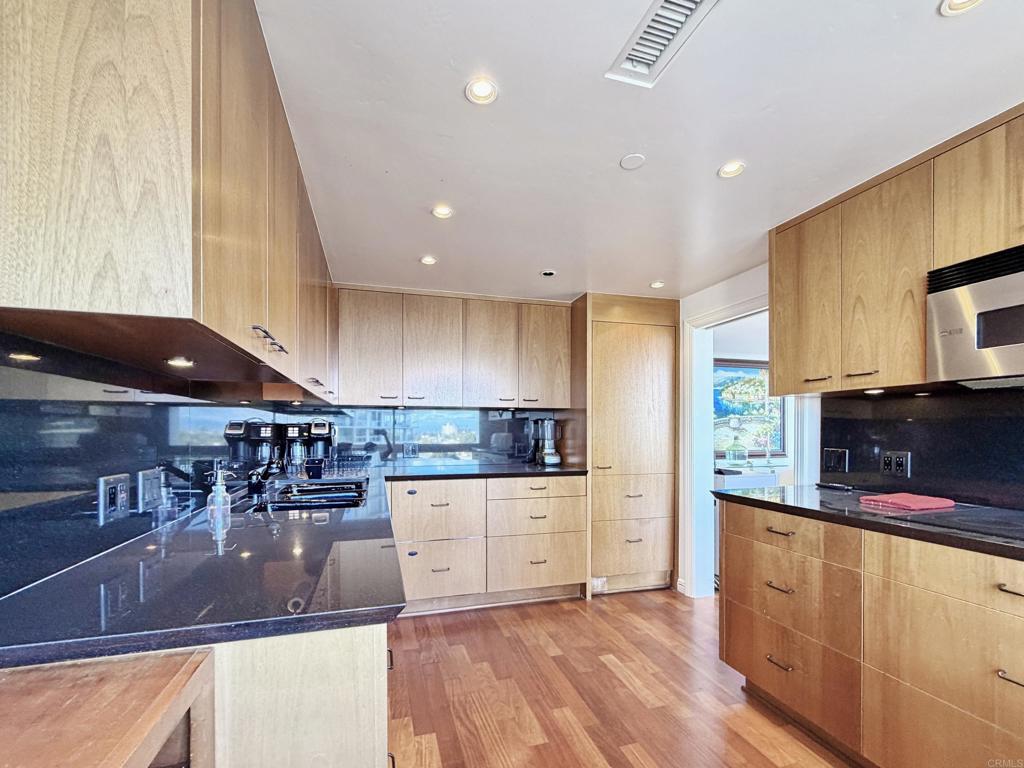 1810 Avenida del Mundo 503