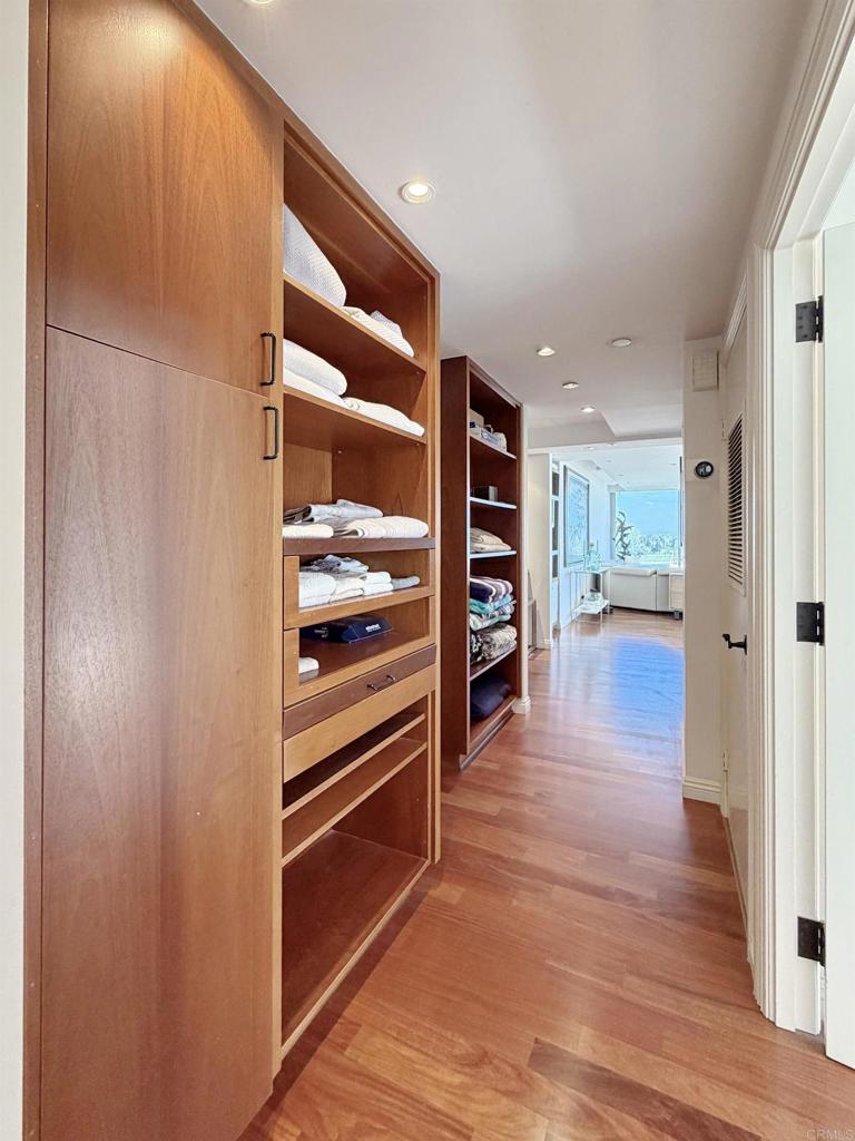 1810 Avenida del Mundo 503