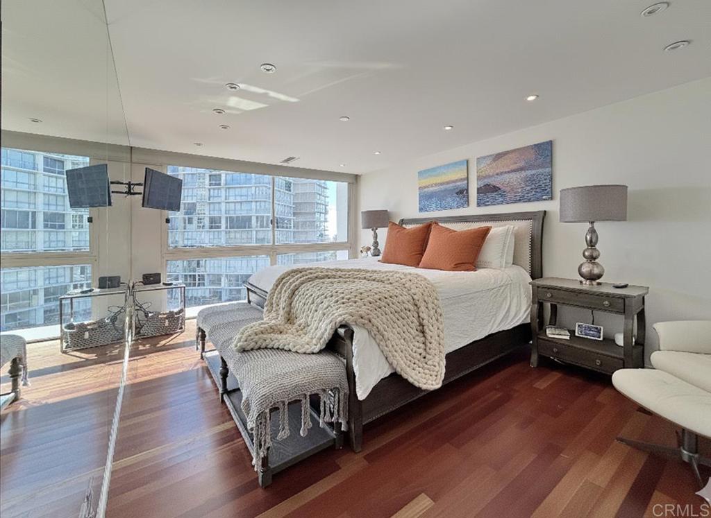 1810 Avenida del Mundo 503