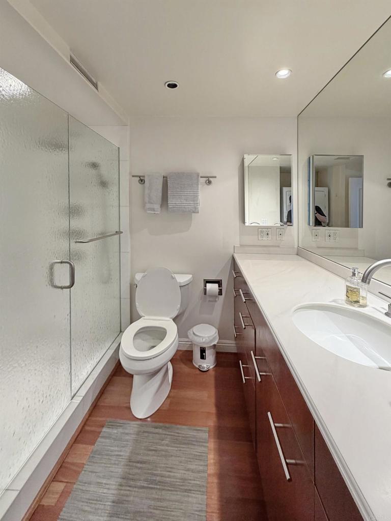 1810 Avenida del Mundo 503