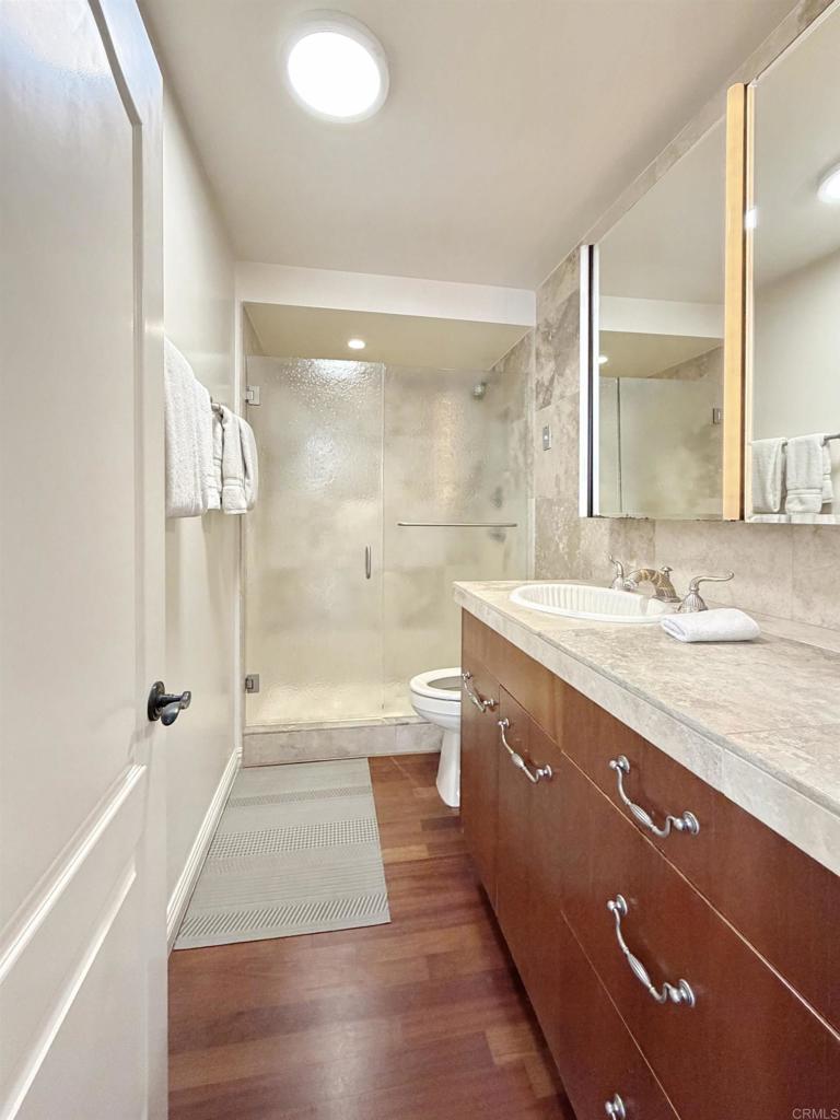 1810 Avenida del Mundo 503