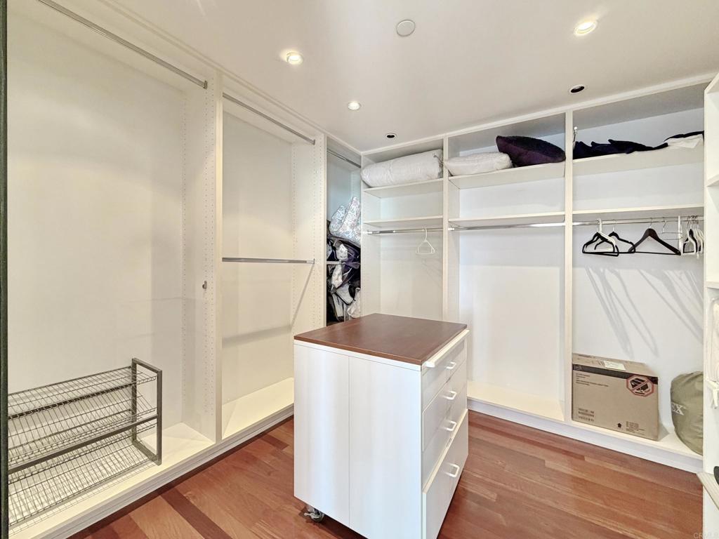 1810 Avenida del Mundo 503