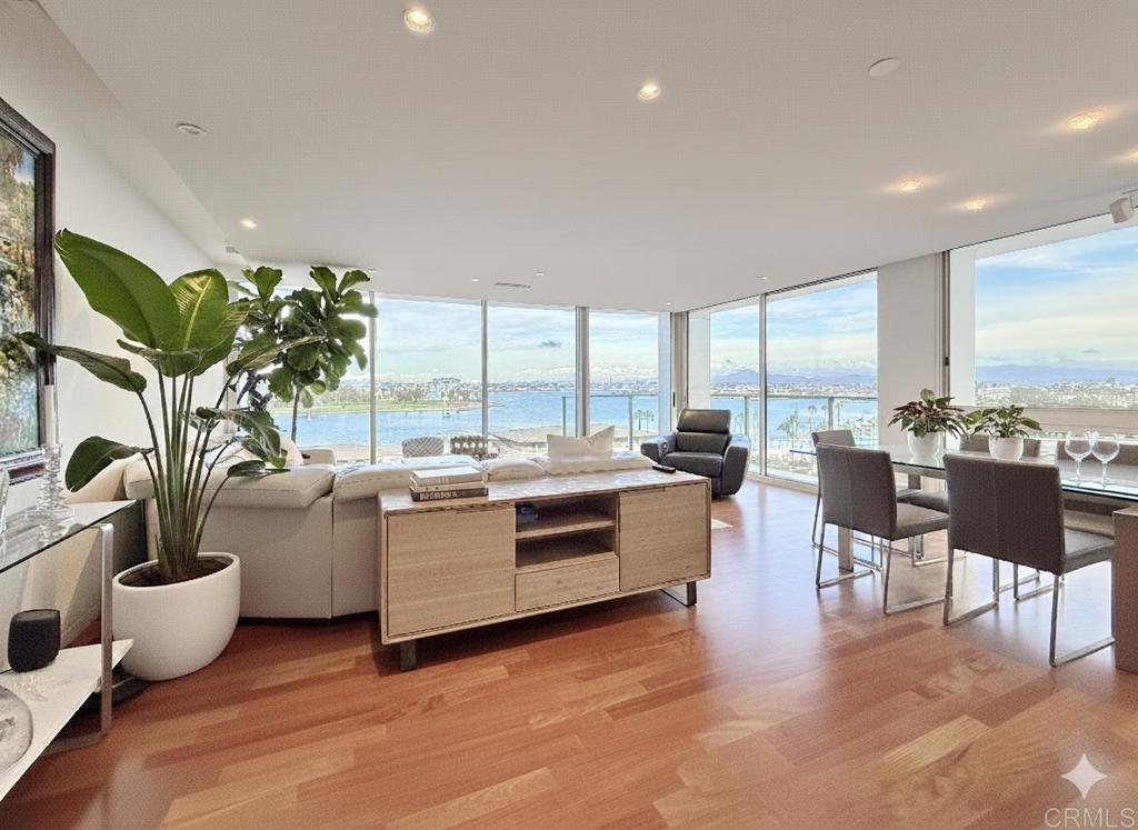 1810 Avenida del Mundo 503