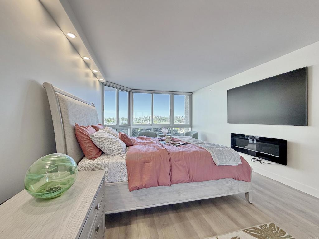 1820 Avenida Del Mundo 208